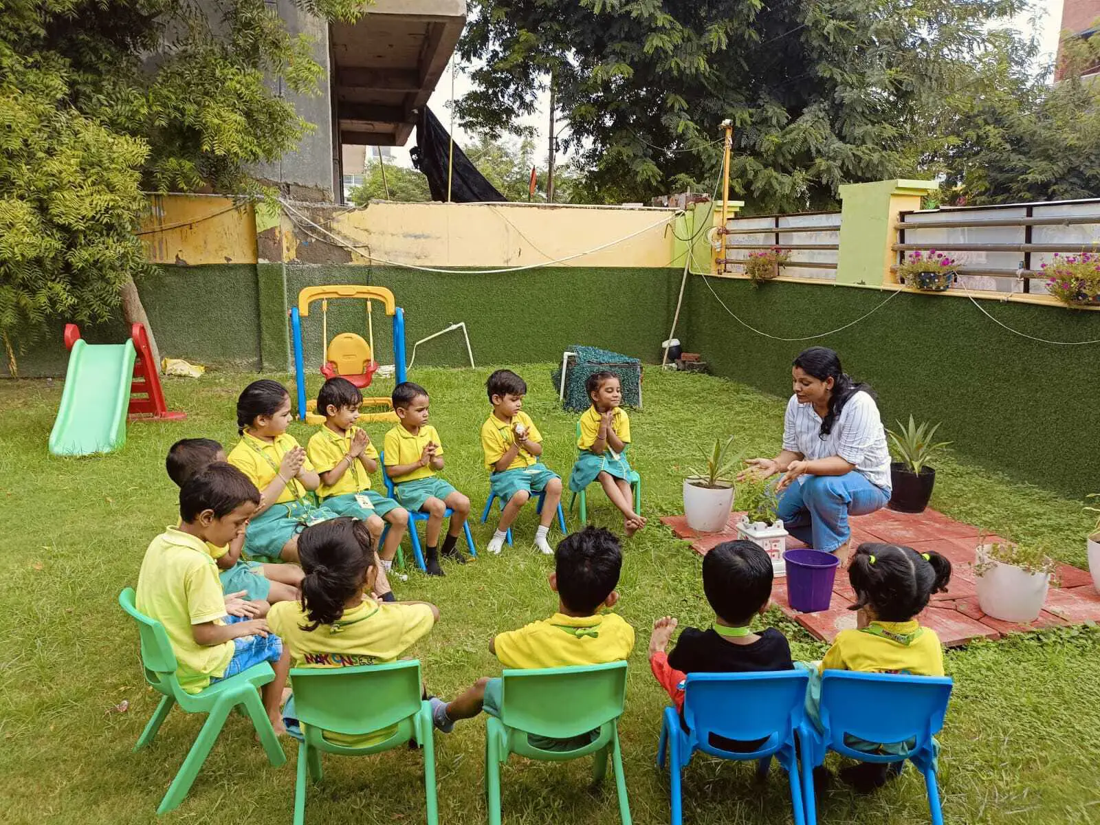 Makoons Kaka Nagar