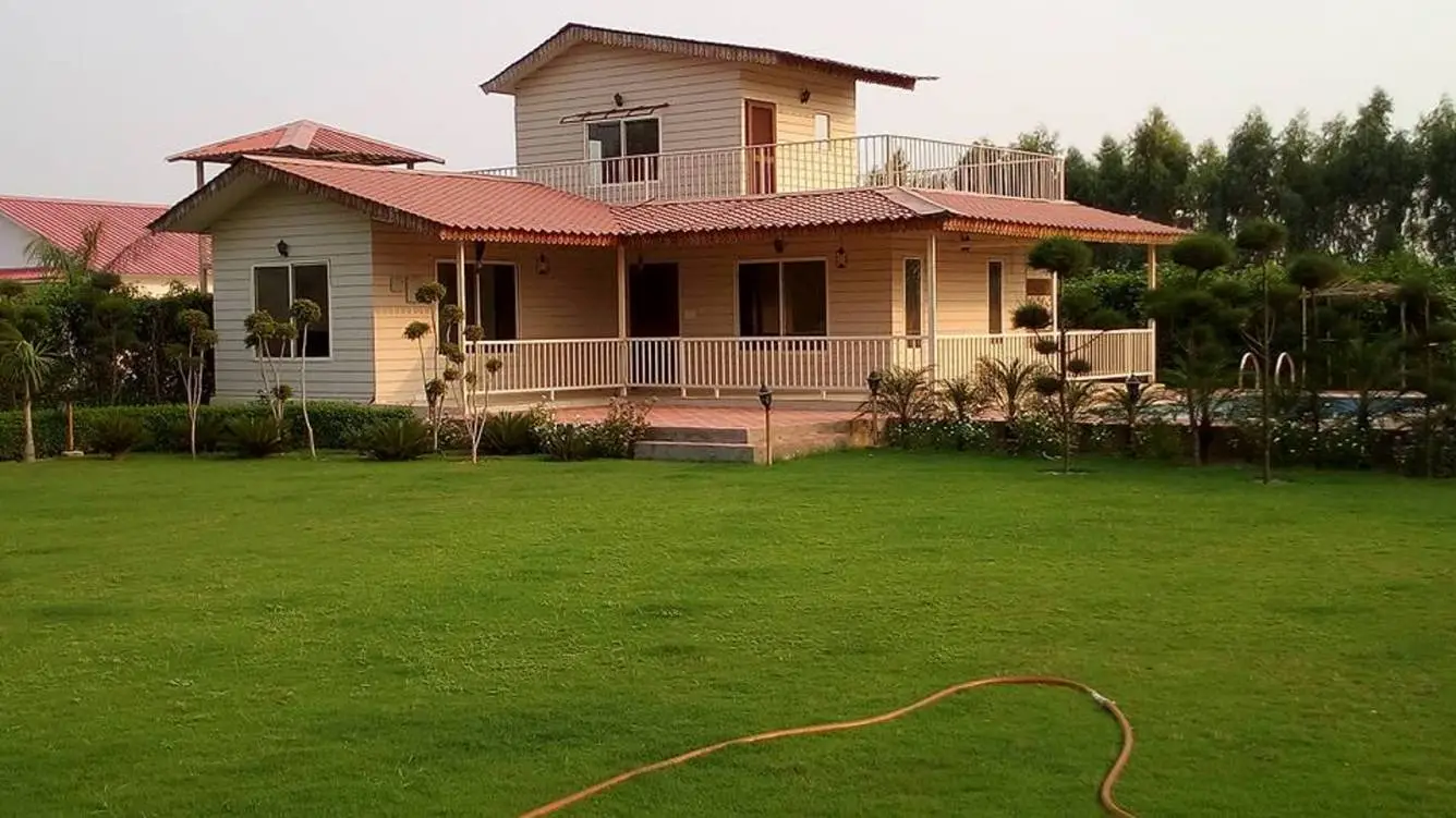 Farmhouse in Noida
