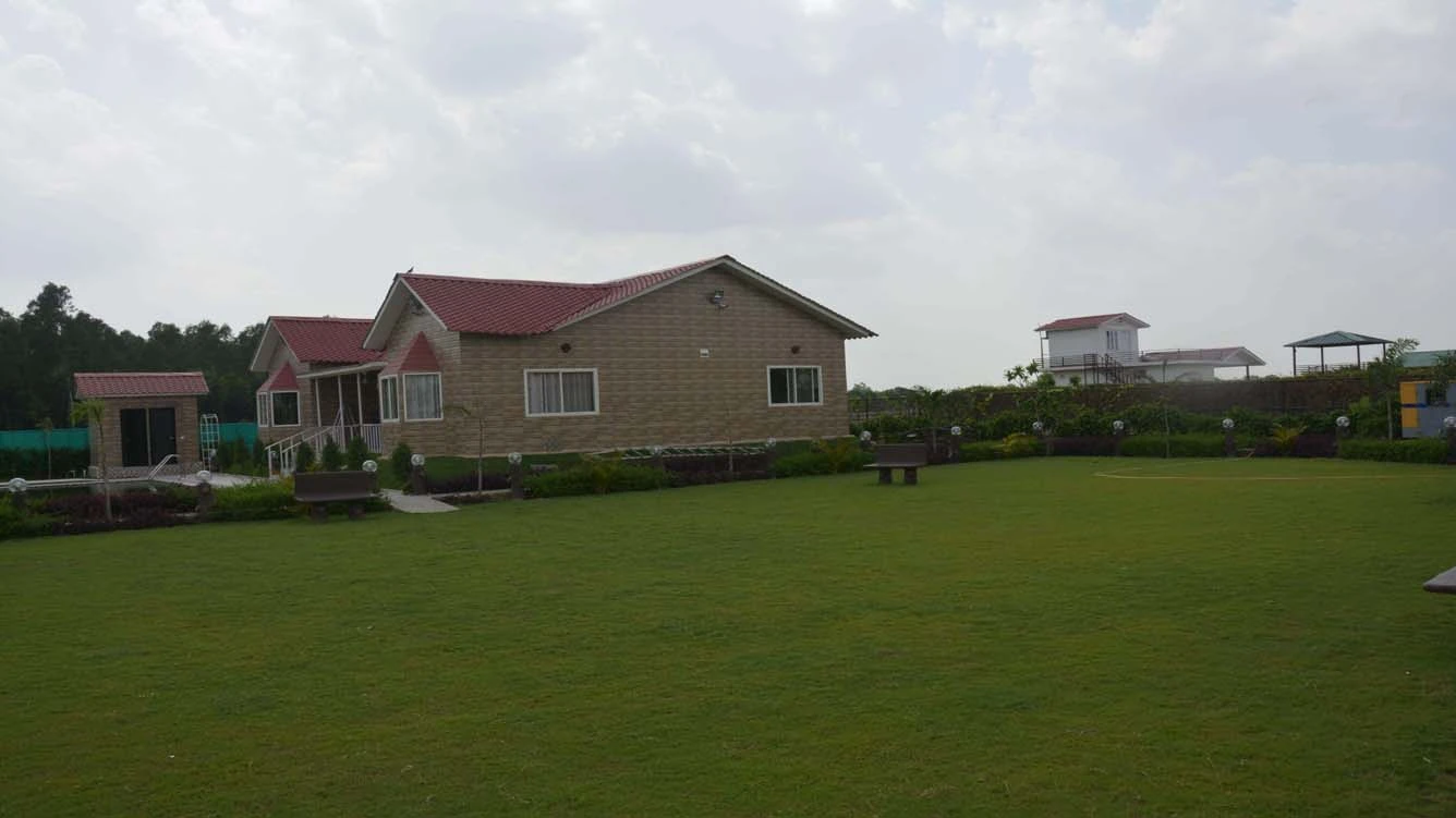 Farmhouse in Noida