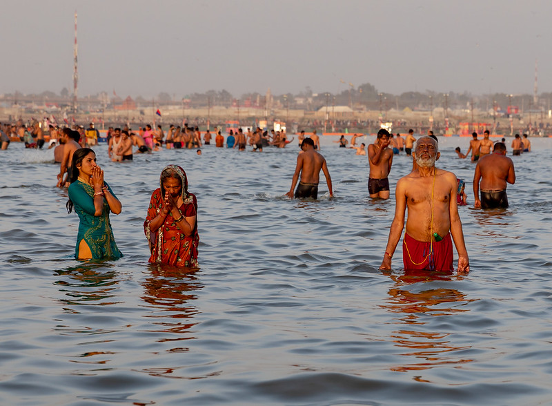 maha-kumbh-bathing